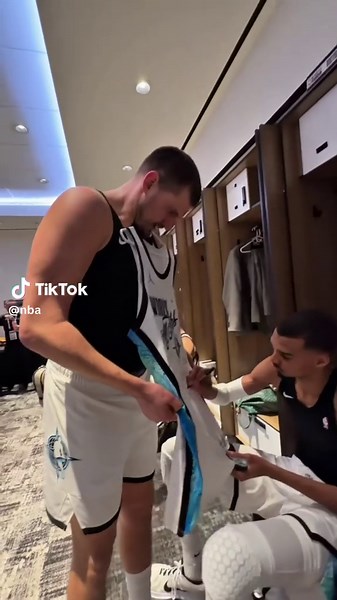 Nikola Jokic Asks Wemby to Draw an Alien