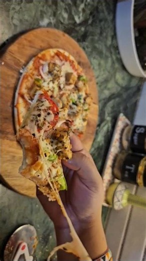 Grilled Pizza in L.G Microwave Convection Oven #convectionoven #lgmicrowave #lgoven #daywithhoor