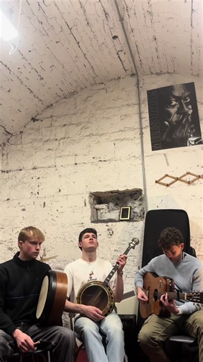 Accoustics from the cave 🤌 #trad #irish #gaeilge #bodhran #banjo