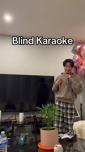 Blind Karaoke Challenge with Shake It Off Song