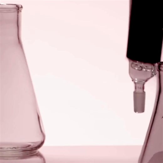 Un nouveau produit Avène arrive : la nouvelle ère de la dermo-esthétique à domicile.👩‍⚕️💉 Bientôt disponible en pharmacies et en ligne. 🛒 #AvèneCanada #Innovation #NouvelleGamme #DermoEsthétique . A new Avène product is coming: the new era of dermo-aesthetic at-home. 👩‍⚕️💉 Coming soon to all pharmacies and online. 🛒 #AvèneCanada #Innovation #NewLineup #DermoAesthetics | Eau Thermale Avène