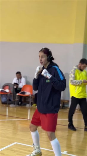 Incredible Boxer Showcases Amazing Skills