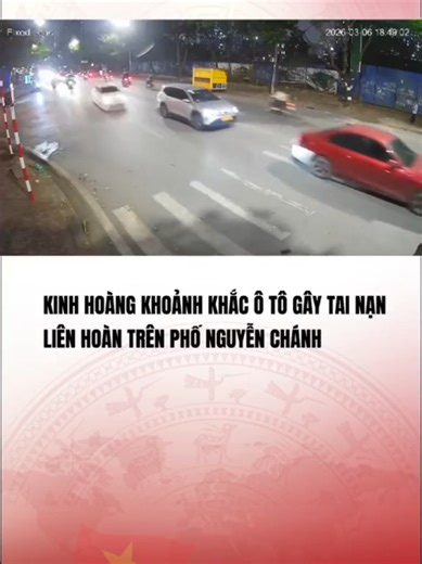 Tối nay (6/3/2026), tại phố Nguyễn Chánh (phường Yên Hòa, Hà Nội), nam tài xế điều khiển xe con 30A-536.XX đã tông loạt phương tiện, khiến 4 người bị thương, các phương tiện hư hỏng nặng. Nguyên nhân vụ tai nạn đang được điều tra#vtvcabtintuc#vtvcab#tiktoknews#vtvprime