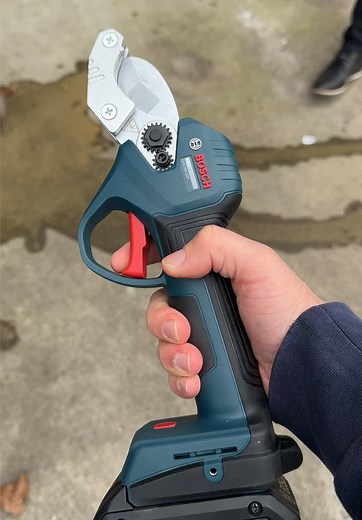 Bosch Professional GPC 18V-32 P Pipe Cutter