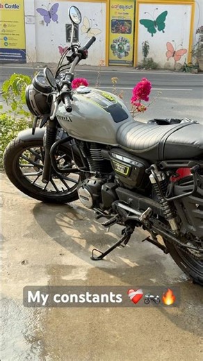 My constants #cb350 #cb350hness #cb350rs #soloride #bikeride #peace #love #dream #motovlog