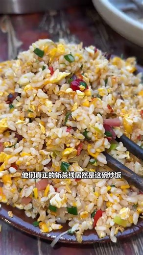 I unexpectedly discovered a hot pot restaurant in an old factory building in Chongqing. It