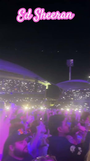 The magic of ed shereen #edsheeran #adelaide #magic #music #live #loop #ed #concert