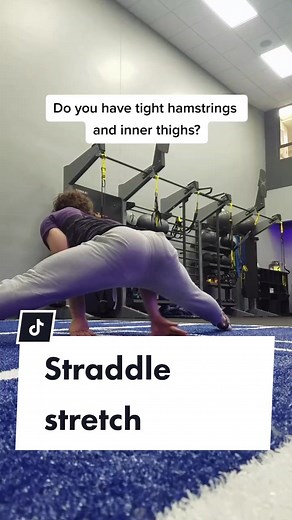 A good way to stretch #stretch #hamstrings #legs #adductors #hips #divitofit #stretching #fit #fitness #exercise #straddle #straddlestretch #gym #leg