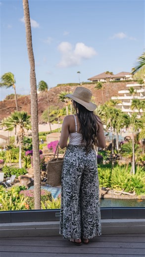 Celebrate the season island style with sunshine and aloha! Have you booked your festive stay yet? ✨ #sheratonmaui #mauiholiday #hawaiiholiday #festiveseason #holidayinparadise | Sheraton Maui Resort & Spa