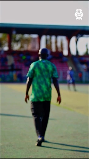 Coach Aweroro taking a moment for himself during training. The gaffer still has it 😁 #3SC | #UpShooting | #NPFL26 | Shooting Stars SC
