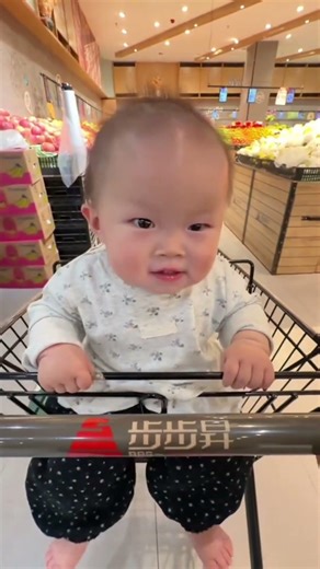 Baby Coco Is So Happy on a Grocery Shopping Trip #BabyOuting #HappyBaby #FamilyMoments