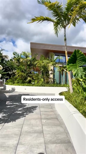 Bring the full cinema experience home. Theater systems by PAC 👏 Let's design your next experience - sales@pachawaii.com ✉️ - - - #hawaii #home #luxury #movie #theater #honolulu #pacificaudioandcommunications #PAC | Pacific Audio & Communications