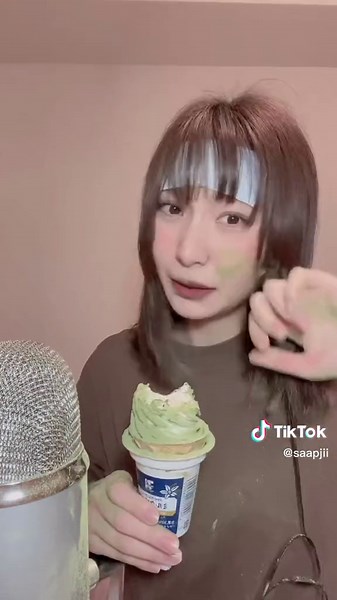38度の熱出てる時にむせるアイスって最高！健康な青汁味もオススメ