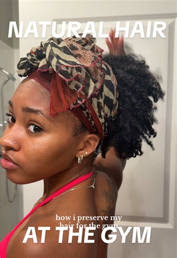 how i preserve my braid outs for the gym/solidcore!! 💆🏾‍♀️💪🏾 i do the same thing to fluff it back out post-workout/shower. #type4hair #gymgirls