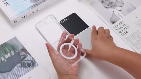 Fin2feel Magnetic for Motorola Razr 2024/2025 Case, Motorola razr FIFA World Cup 26™ Edition Case, Compatible with Mag-Safe, Transparent Hard PC Shockproof Yellowing Anti-Scratch Cover,Clear