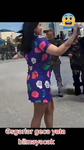 Cazibədar xanim əsgərlərimizi əyləndirdi