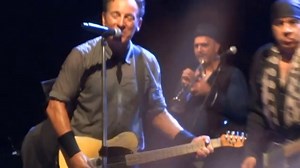 https://www.tiktok.com/@springsteenrockmusic/video/7323858202263702817?is_from_webapp=1&sender_device=pc&web_id=7228616565650179611 https://www.youtube.com/watch?v=NFMDJi29r9c "Summertime Blues" canción que pertenece al concierto del 23 de Julio de 2013 en el Millennium Stadium de Cardiff en Gales,descarga oficial de los Archivos de Springsteen del mes de Enero de 2024.Video editado con el audio oficial de la descarga | Springsteen & Rock Music