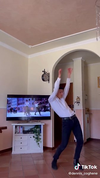 Had fun with this iconic choreo #dance #perte #foryou #neyo #oneinamillion #rnb #vintage #neyo @neyo