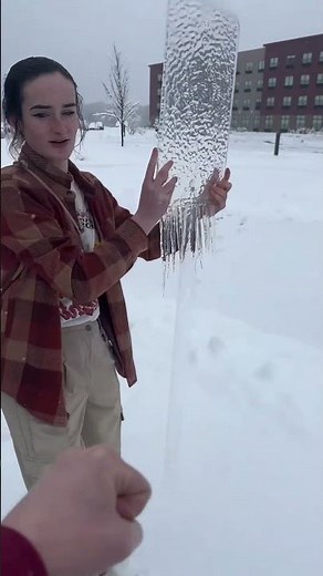 "Cozy winter vibes ❄️ Listen to the calming snow ASMR and drift into deep relaxation. #ASMR #relaks