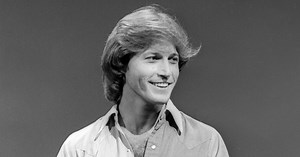 De pequeño monstruo a tomar cocaína sin parar: la muerte a los 30 de Andy Gibb, el hermano menor de los Bee Gees