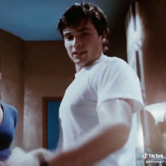 Understanding Bisexuality Through Edits and Multistyles