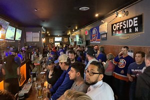 An Islanders Manhattan-based bar to rise again after pandemic shutdown