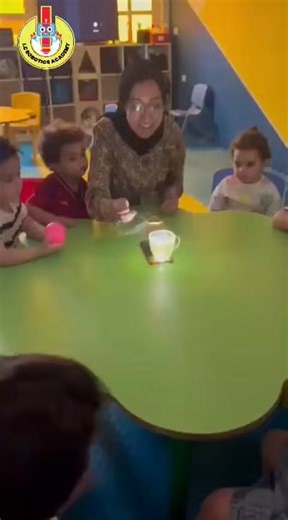في لحظة صغيرة… حصلت حاجة كبيرة! 👀 جربنا ترند الكركم مع أطفالنا الصغيرين في الكلاس وما كناش متخيلين رد فعلهم يكون بالشكل الجميل ده! 😀 ضحك..اندهاش..عيون بتلمع.. وفرحة طلعت من القلب ❤️ اللي خلى اللحظة دي مميزة مش الفكرة نفسها لكن الريأكشن العفوي اللي جه من قلوبهم البريئة. 🥰 اتفرجوا على الفيديو وشوفوا ليه اللحظة دي عمرها ما هتتنسي 🎥👇 📍 الفرع الأول: داخل نادي جزيرة الورد بجوار مطعم المحمدي 📞 للتواصل: 01124032424 و متنسوش خصم الاخوات 🧑🏻🧒🏻 #IC_Robotics_Academy بيتكم التاني 🏠❤️ | I.C Robotic