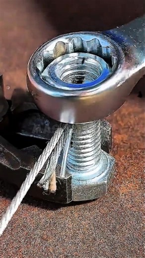 Creative techniques for joining or securing steel cable using bolts and nuts.#shorts #satisfying