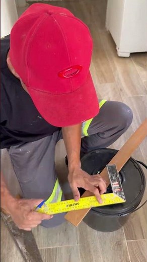 Instalação da Guarnição da porta de madeira #diy #obra