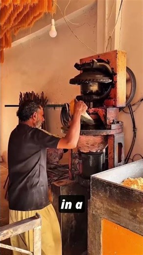 FIVE STAR RESTAURANTS ARE HIDING THIS NOODLE TECHNIQUE 😲 #shorts