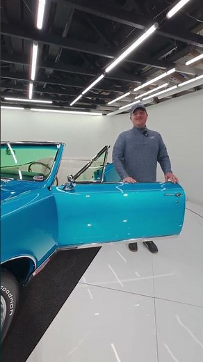 DuPont Registry Partners With Volo Auto Museum!