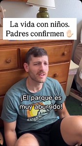 Los niños experimentan una amplia gama de estados emocionales y pueden cambiar de uno a otro rápidamente. Esto se debe a que su cerebro aún está en desarrollo, especialmente en lo que respecta a la regulación emocional. Algunos factores que influyen en estos cambios son: 1. Maduración del cerebro: Las áreas responsables del control emocional, como la corteza prefrontal, aún no están completamente desarrolladas. 2. Entorno y estímulos: Un pequeño cambio en su ambiente (hambre, sueño, frustración,