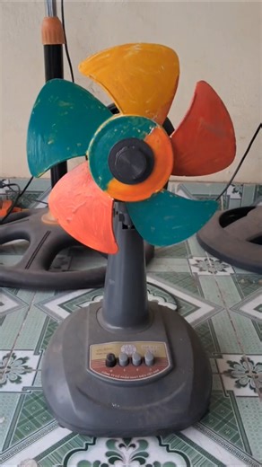 Will installing a modified box-type fan blade on a desk fan provide sufficient cooling?