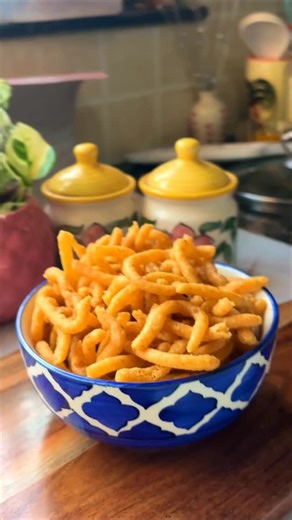 Tadka Twine on Instagram: "Leftover rice kurkure 👌🏻😍 Ingredients For the Base Paste: • Cooked Rice: Approximately 1 cup (The video shows rice being added to a mixer jar). • Butter or Ghee: 1 small cube or 1 teaspoon (Added after the rice). • Salt: To taste (Added with a small spoon). • Water: As needed for grinding. For the Dough: • Besan (Gram Flour): 1-2 tablespoons (Added to the paste). • Red Chili Powder: ￼ teaspoon (Added to the paste). • Turmeric Powder (Optional): A pinch for color (No