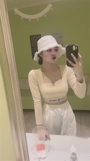 Dalmatian Glitter Face Mask Selfie Tutorial