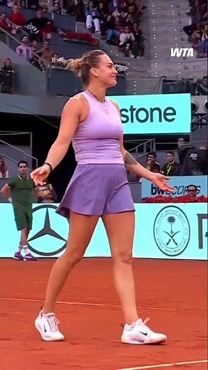 Who needs a racket anyway? 🤣 #WTA #funny #tennis #ArynaSabalenka
