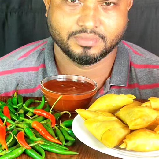 SPICY SOMOCHA AND CHILLI EATING SHOW @Hungry piran | Hungry piran