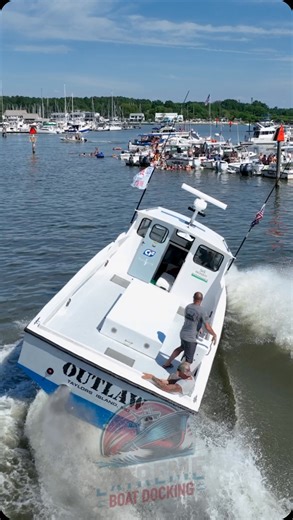 Solid run by @outlaw_captain_jake_jacobs at the Rock Hall event yesterday. He was putting on a show till the very end during the #grudgematch. #extremeboatdocking #extremeboatsports #chesapeakebayboating #chesapeakewatermen #workboat #watermen #boatdockingcontest #boatdockingcompetition #damnrightitsjakejacobs #outlaw #outlawcountry #teamjake #jakejacobs #captain #dronepilot (FYI all of our pilots are FAA part 107 pilots who fly legally. We understand there were a few rogue drones flying over pe
