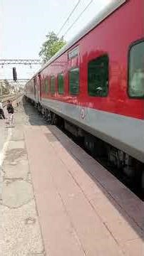 New Jalpaiguri to Digha(Paharia express/15722) With Goods train engine slowly Skipping Shrirampur 😁