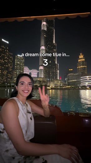 instead of battling the HUGE crowds infront of dubai mall book a MAGICAL boat ride for the BEST way to experience @thedubaifountain 🛶⛲️ This is the world’s LARGEST choreographed fountain system set on Burj Khalifa Lake right outside @thedubaimall Powerful jets shoot rockets of water up to heights of 500ft dancing perfectly in sync with music and lights creating a stunning display against the lit-up skyline! 🏙️ Shows run every 30 minutes between 6pm and 11pm! ⏰ The Dubai Fountain Lake Ride offe