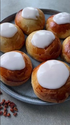 Gammeldags fastelavnsboller med creme og bacondrys