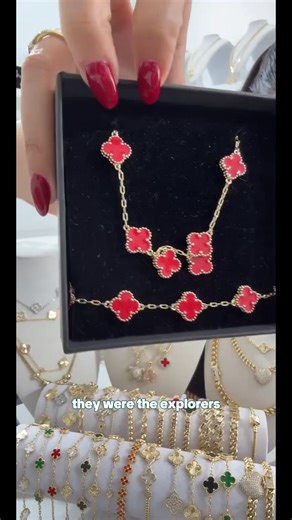 Daly Design Gold Plated Jewelry Set: Floral Elegance