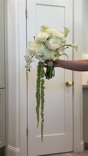 my first bridal bouquet !! she was sweetest bride & I feel so lucky to have had a small part in her special day 🥰 #luxuryflorals #bridalbouquet #florist #phoenixflorist #weddingbouquet