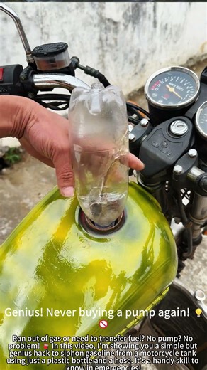 Siphon Gas with Bottle: Genius Emergency Hack! ⛽🛢️