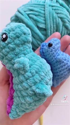Same pattern DIFFERENT yarn, dino edition!! Free no-sew "Tiny Rex" pattern by SweetSofties