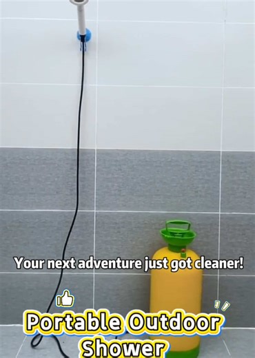 Your new favorite camping essential! 🏕️ This portable shower bucket with a hand pump is perfect for beaches, hikes, or cleaning up off-grid. Instant water flow anywhere! #campinghacks #outdoorshower #portableshower #offgrid #travelhack