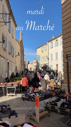Un mardi au marché de la Ciotat : déambulez au cœur de stands variés proposant une multitude de produits 🌼 📍Place Evariste Gras, tous les mardis. #JadoreLaCiotat ❤️ | Ville de La Ciotat
