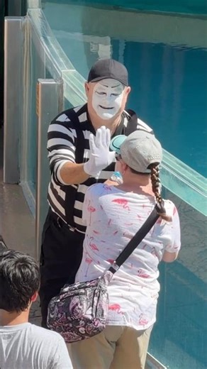 Playing like a kid 😹 Tom the mime seaworld #seaworldmime #funny #fun #comedy #viral