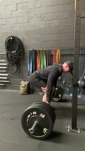 Squats, deadlifts, bench press, and rows are not optional if you want a serious physique. Compound movements recruit multiple muscle groups, trigger the greatest hormonal response, and build functional strength. Isolation exercises are the finishing touch, not the foundation. Build the house before you decorate it. DM me “PROGRAM” and I’ll send my 4-day compound-first training split. #commandostrength #fitness #men #fitnessmotivation #fatloss