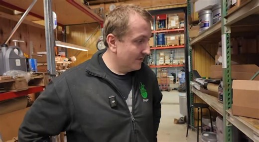 👀 𝗧𝗜𝗧𝗧𝗔 𝗣𝗔̊ 𝗠𝗜𝗧𝗧 𝗕𝗘𝗦𝗢̈𝗞 𝗛𝗢𝗦 𝗟𝗨𝗕𝗘-𝗧𝗢𝗢𝗟𝗦! 👀🇸🇪 Jag besöker Lube-Tools i Sävar, ett svenskt företag som i över 30 år utvecklat och tillverkat smörjutrustning för proffs. Vi kollar tillverkningen – och låter Andreas “Dunderkullen” testa fettsprutan på riktigt. ✔️ Robust konstruktion ✔️ Byggd för hårt arbete ✔️ Smörjning som går snabbare och renare 🎥 Se filmen här: https://youtu.be/l4uH9cXALt0 💸 RABATTKOD: GT10 Ger 10 % rabatt på hela sortimentet hos Lube-Tools 🔗 htt